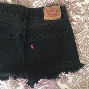 Cutoff Levi black denim shorts